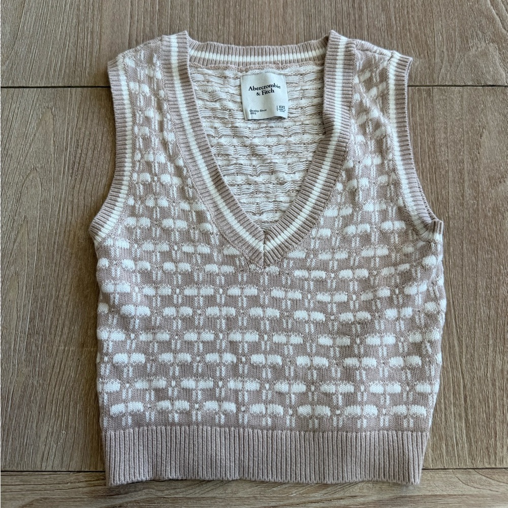 Abercrombie & Fitch Women's V-Neck Sweater in Cream and Tan